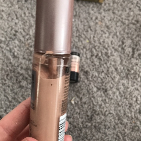 Makeup lot​ - Picture 2 of 4